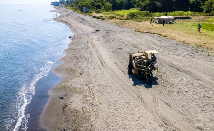 Ünye'de kumsal temizleme çalışması