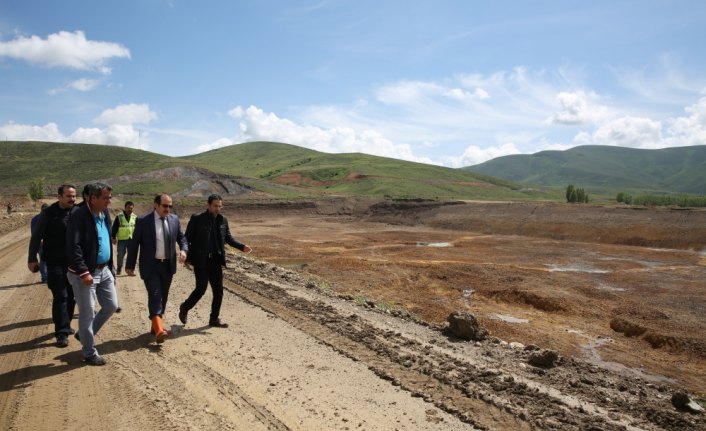 Vali Pehlivan, baraj inşaatında incelemelerde bulundu
