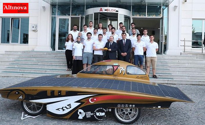 Bakan Varank İTÜ Güneş Arabası Ekibi'ni kabul etti