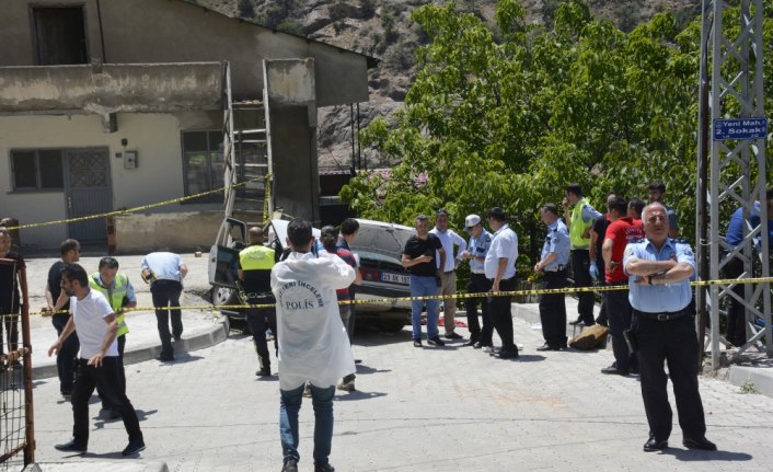 Gümüşhane'de otomobil bahçe duvarına çarptı: 1 ölü, 6 yaralı