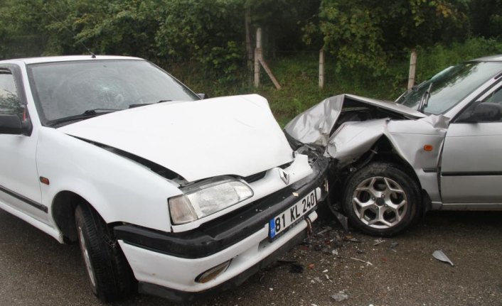 Hala-dayı çocukları çarpıştı : 4 yaralı