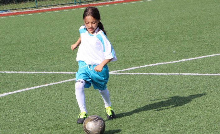 Havza'da yaz futbol okuluna 90 çocuk katılıyor