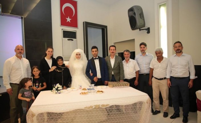 Karaaslan, şehit polisin kardeşinin düğününe katıldı