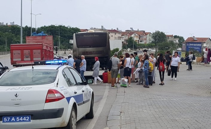 Seyir halindeyken alev alan otobüste hasar oluştu