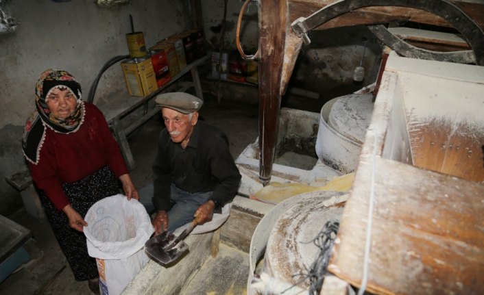 Tarihi değirmenin emektar çifti