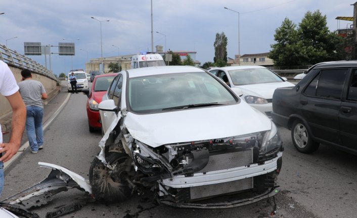 Trabzon'da zincirleme trafik kazası: 3 yaralı