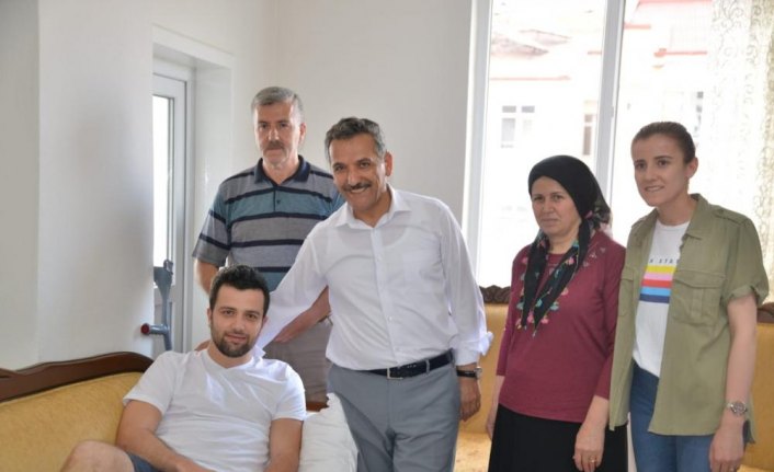 Vali Kaymak, Çukurca gazisini ziyaret  etti