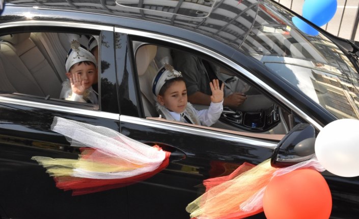 Vali makam aracını sünnet çocuklarına tahsis etti