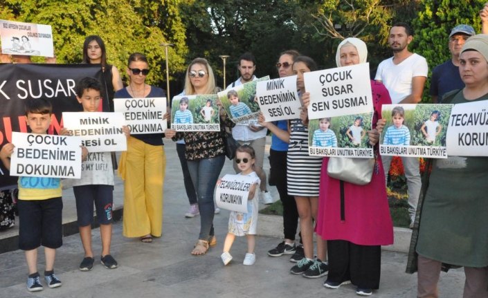 Zonguldak'ta Eylül ve Leyla için gökyüzüne siyah balon bırakıldı