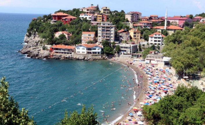 Zonguldak'ta plajlar doldu taştı