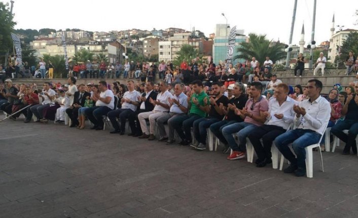 Beşiktaş taraftarları sünnet şöleni düzenledi