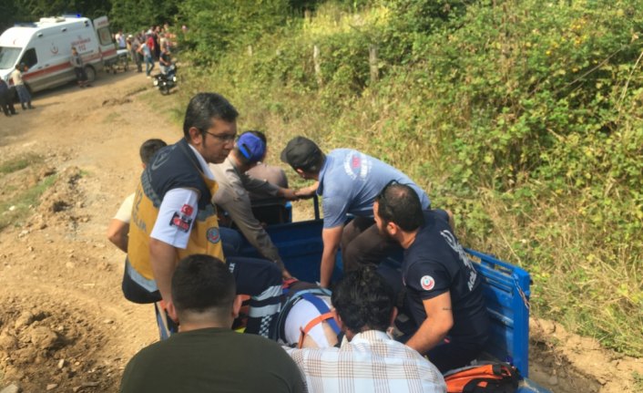 Düzce'de pat pat devrildi: 1 yaralı