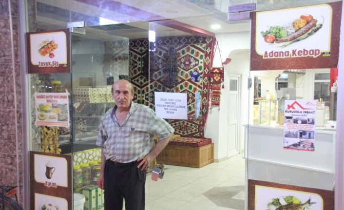 Düzceli esnaftan Türk lirasına destek