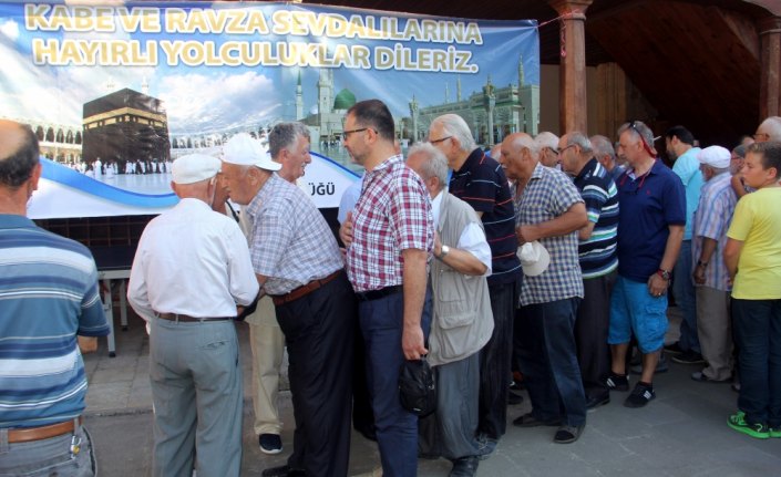 Hacı adayları uğurlanıyor
