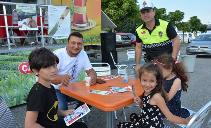 Polis sürücülere çay ikram etti
