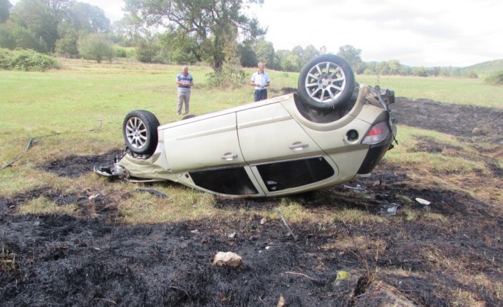 Samsun'da alev alan otomobil devrildi: 4 yaralı