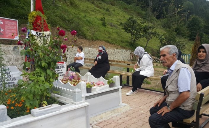 Şehit polis Sekin'in babası şehit Eren Bülbül'ün ailesini ziyaret etti