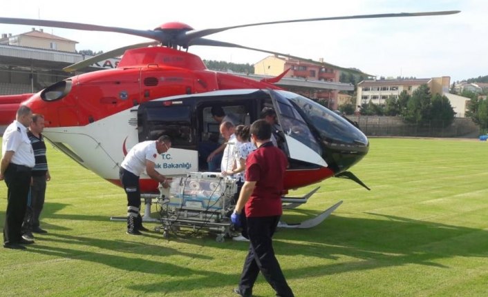 Solunum sıkıntısı yaşayan bebek, ambulans helikopterle sevk edildi