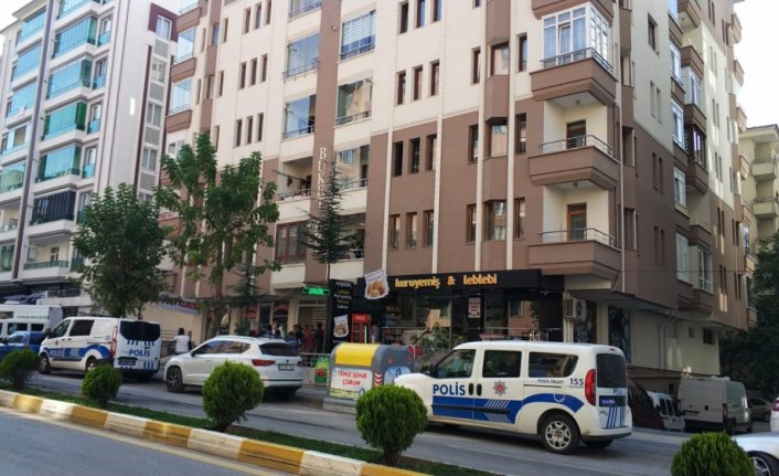 Tartıştığı eşini öldürüp polise teslim oldu