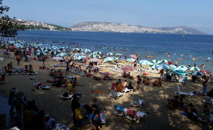 Tatilciler sahillerde yoğunluk oluşturdu
