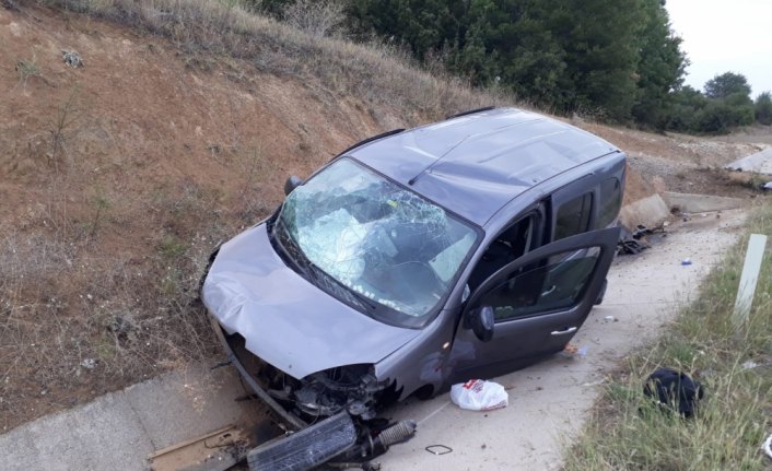 Tokat'ta hafif ticari araç devrildi: 6 yaralı
