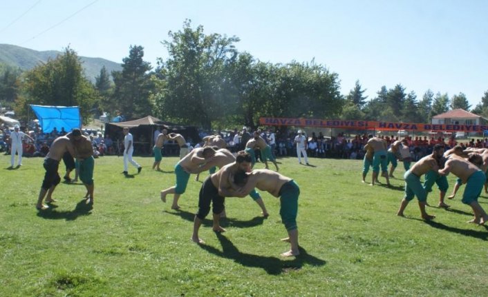 Uzunçayır'da karakucak güreşleri yapıldı