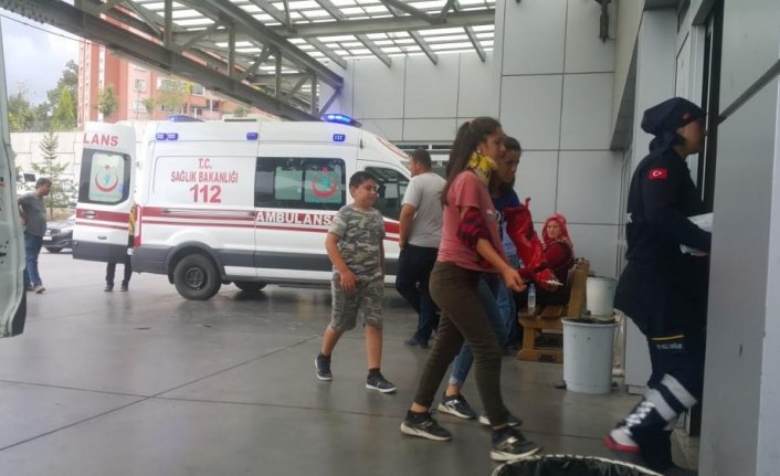 Zonguldak'ta tarım aracı devrildi: 5 yaralı