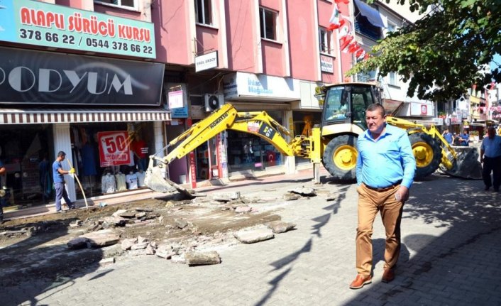 Alaplı'da kaldırımlar yenileniyor