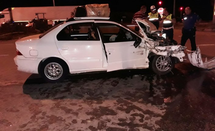 Amasya'da otomobil ile traktör çarpıştı: 5 yaralı