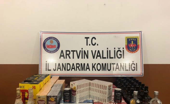 Artvin'de gümrük kaçağı sigara ve içki ele geçirildi