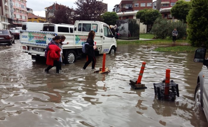 Çarşamba'da sağanak etkili oldu