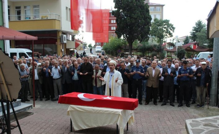Denizde kalp krizi geçiren kişi öldü