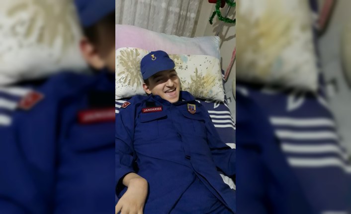 Engelli çocuğa asker ağabeylerinden ziyaret