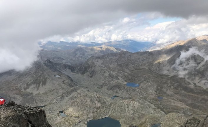 Kaçkar Dağları'na mevsimin ilk karı yağdı