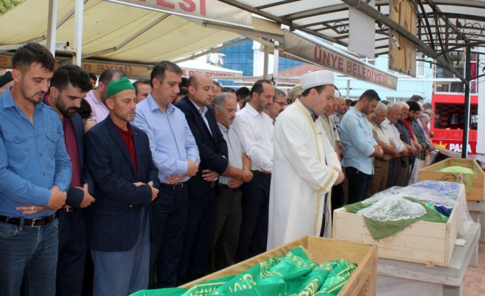 Ordu'da üzerine ağaç devrilerek ölen genç kız toprağa verildi
