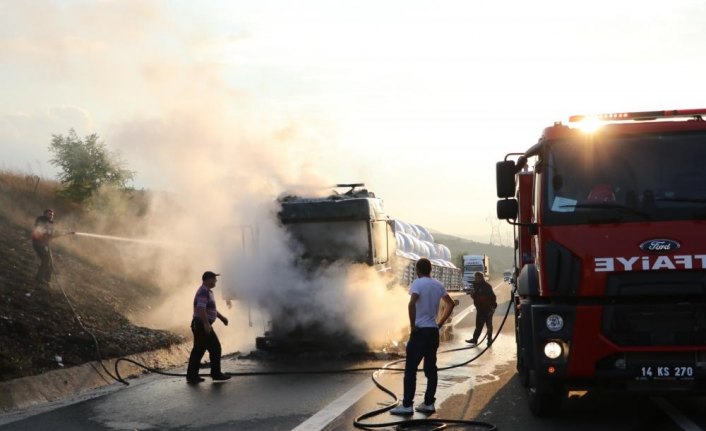 Otoyolda tır yangını
