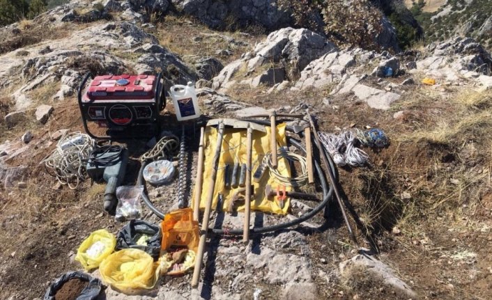 Patlayıcı madde ile kaçak kazı yapan 6 kişi yakalandı