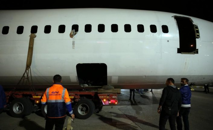 Pistten çıkan uçağın nakil işlemi tamamlandı