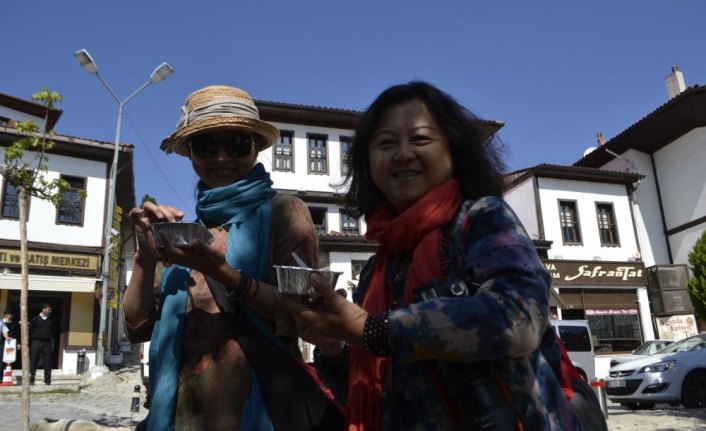 Safranbolu'da aşure dağıtıldı
