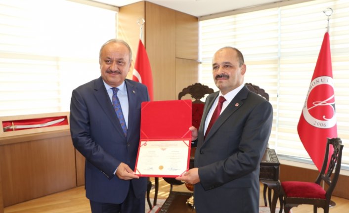 Siyasetçiler yüksek lisans diplomalarını aldı