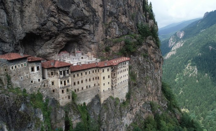 Sümela Manastırı'nda 900 bin tonluk kaya temizliği