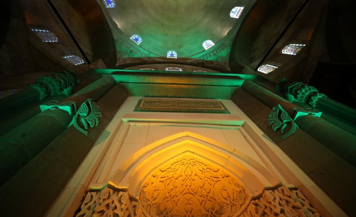 Taşları tek tek işlenen caminin yapımı 30 yılı aştı