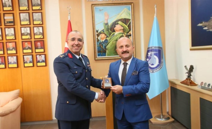 Vali Varol’dan 5. Ana Jet Üs Komutanlığına ziyaret