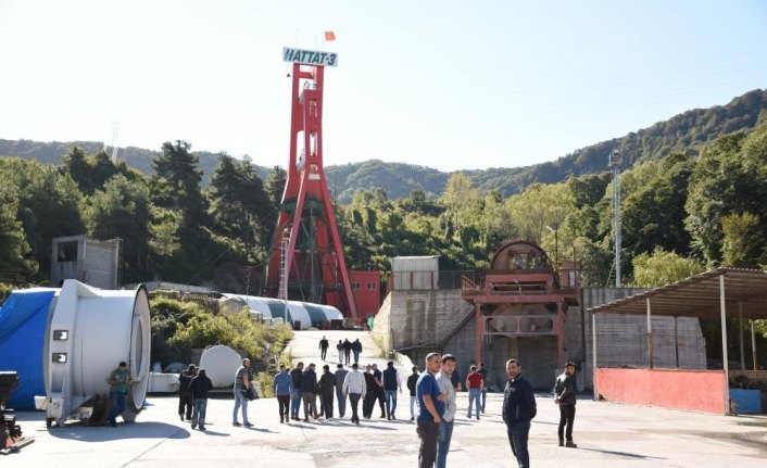Bartın'da tazminatlarını alamadıklarını öne süren işçiler eylem yaptı
