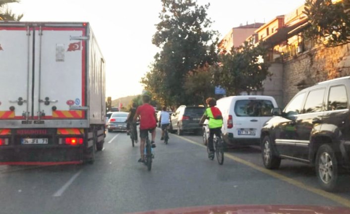 Bisikletle tehlikeli yolculuk