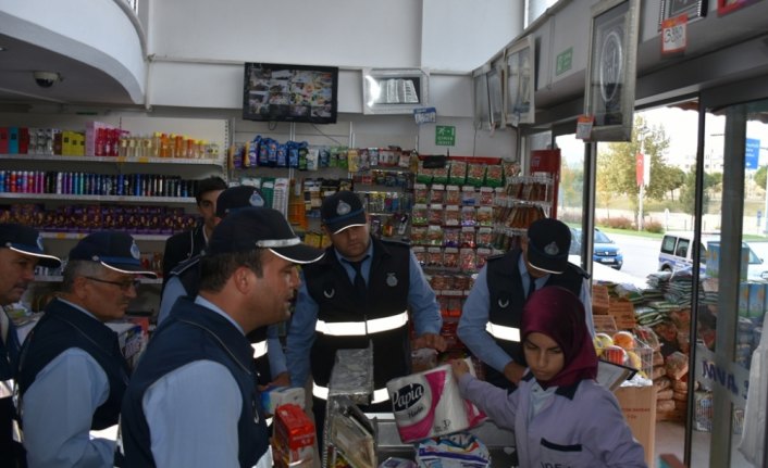 Boyabat'ta zabıta ekiplerinden market denetimi