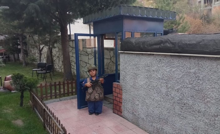 Boyu 110 santimetre vatan aşkı kocaman