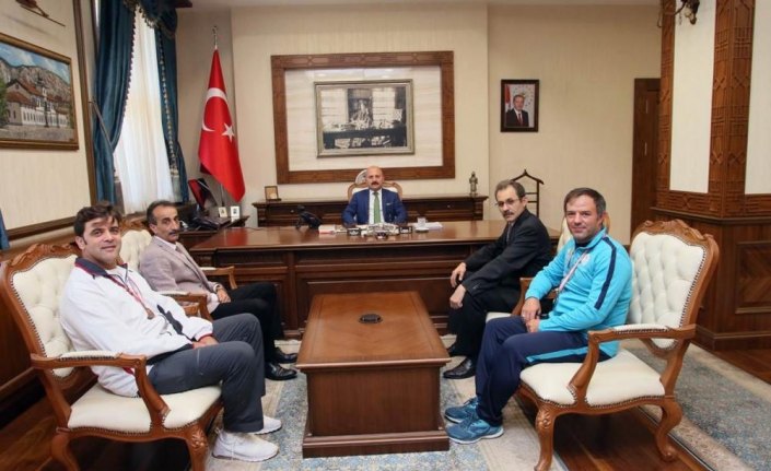 Dereceye giren okçulardan Vali Varol'a ziyaret