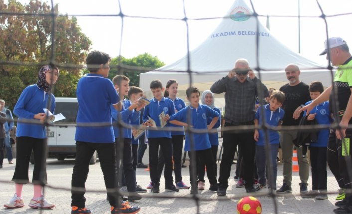 Emniyet kemerinin önemi simülatörle anlatıldı