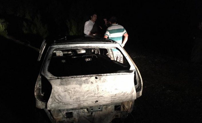 Karabük'te seyir halindeki otomobil yandı